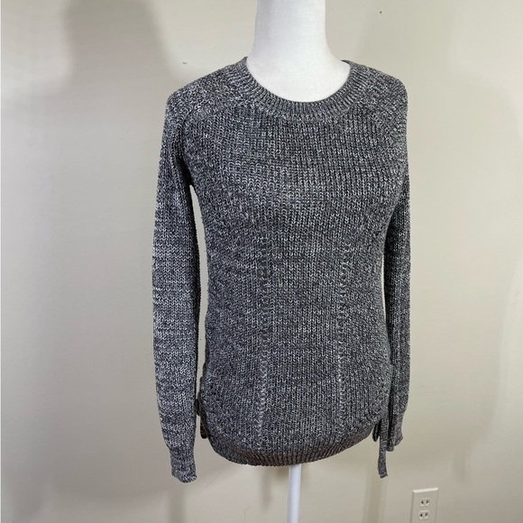 So sz med sweater crew neck in a heather knit blk/off white - Picture 3 of 14